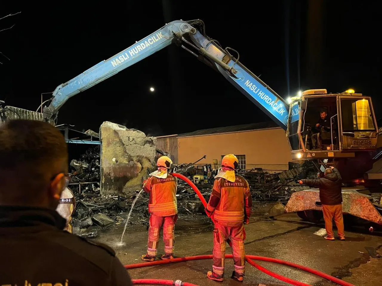 Ankara Hurdacılar Sitesi’nde yangın! 100 araç alevlere teslim oldu