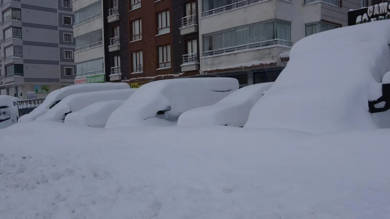 Bitlis kara gömüldü! Ne arabaya biliniyor, ne sokakta yürünüyor