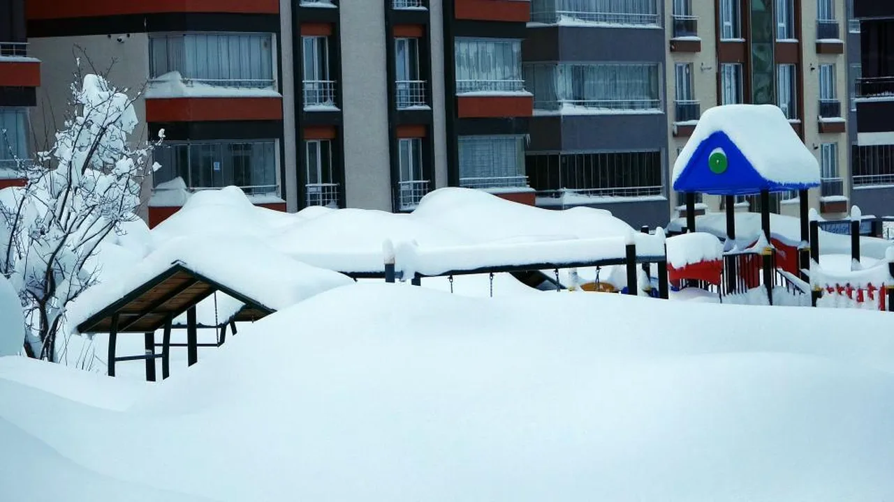 Bitlis kara gömüldü! Ne arabaya biliniyor, ne sokakta yürünüyor