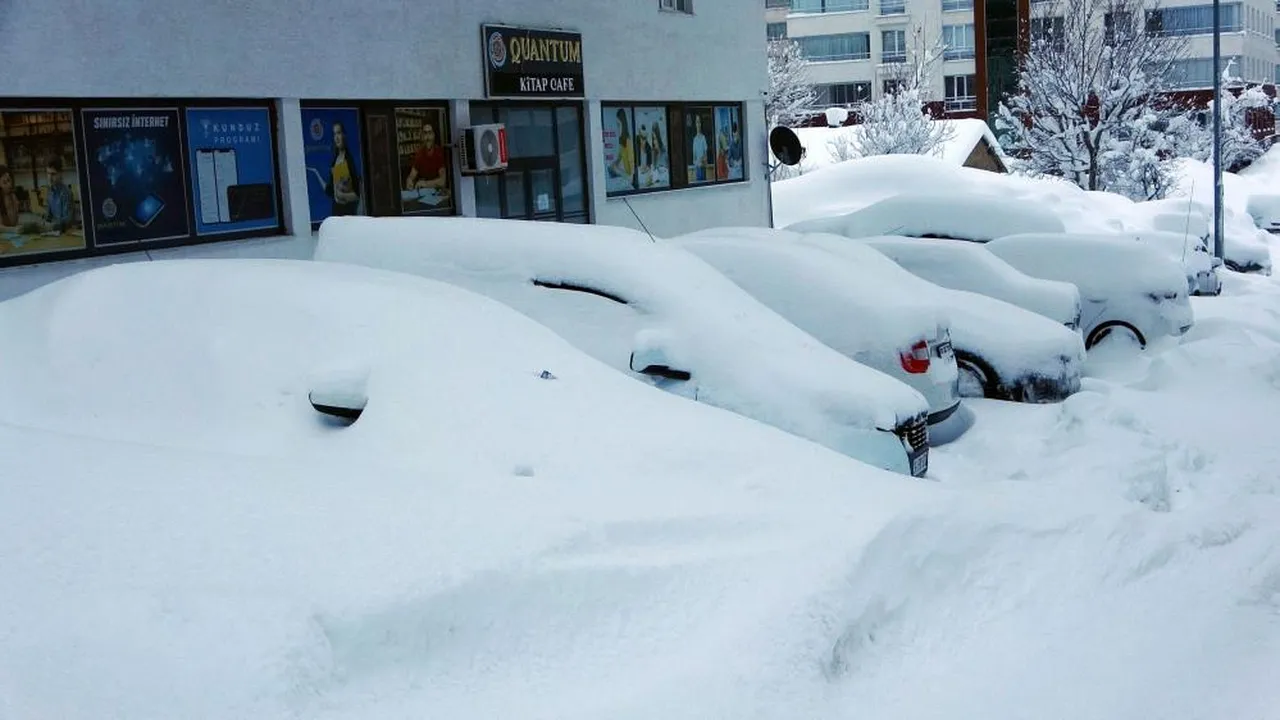Bitlis kara gömüldü! Ne arabaya biliniyor, ne sokakta yürünüyor