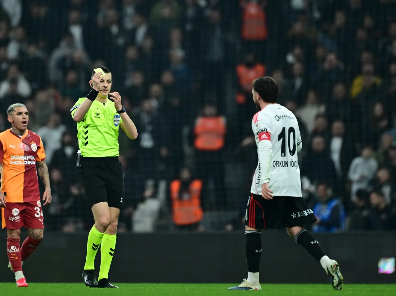 Dev derbinin tartışmalı hakem kararları değerlendirildi: Osimhen oyundan atılmalıydı