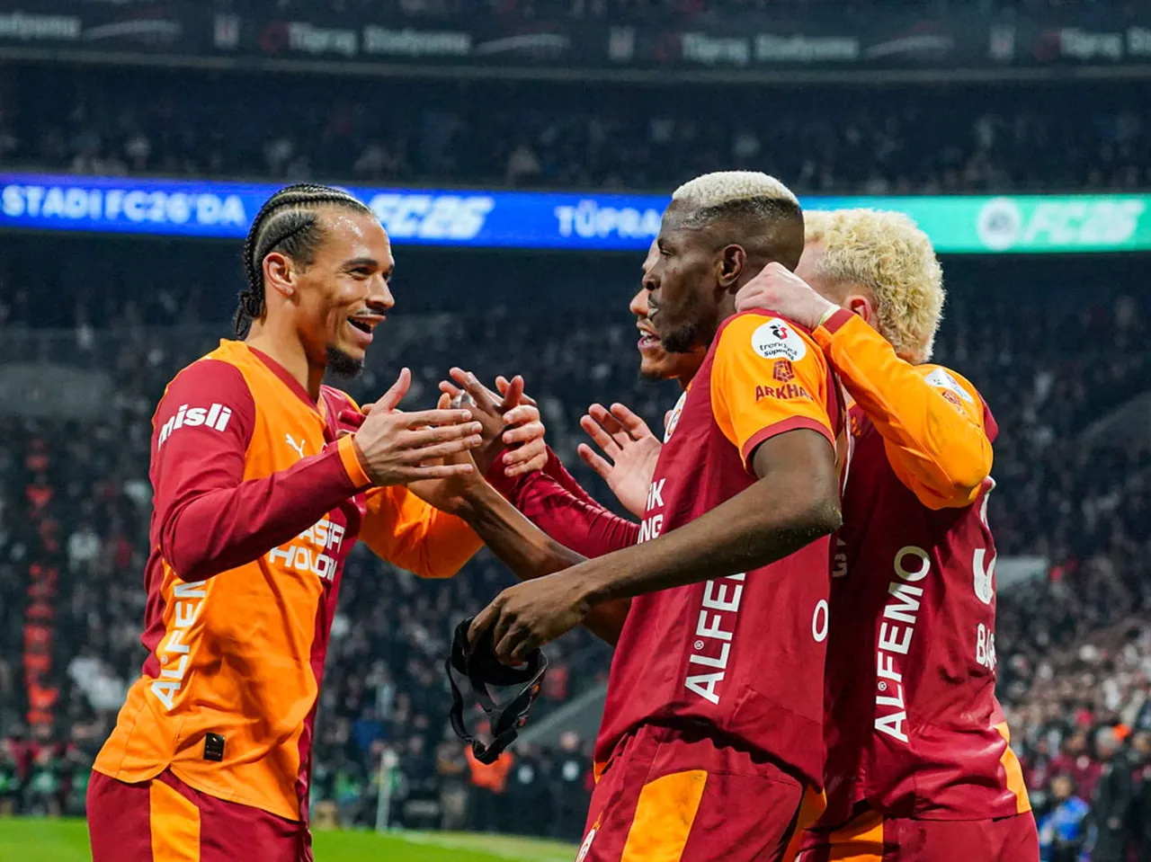 Galatasaray'dan Osimhen açıklaması: 150 milyon avroyu reddetti!