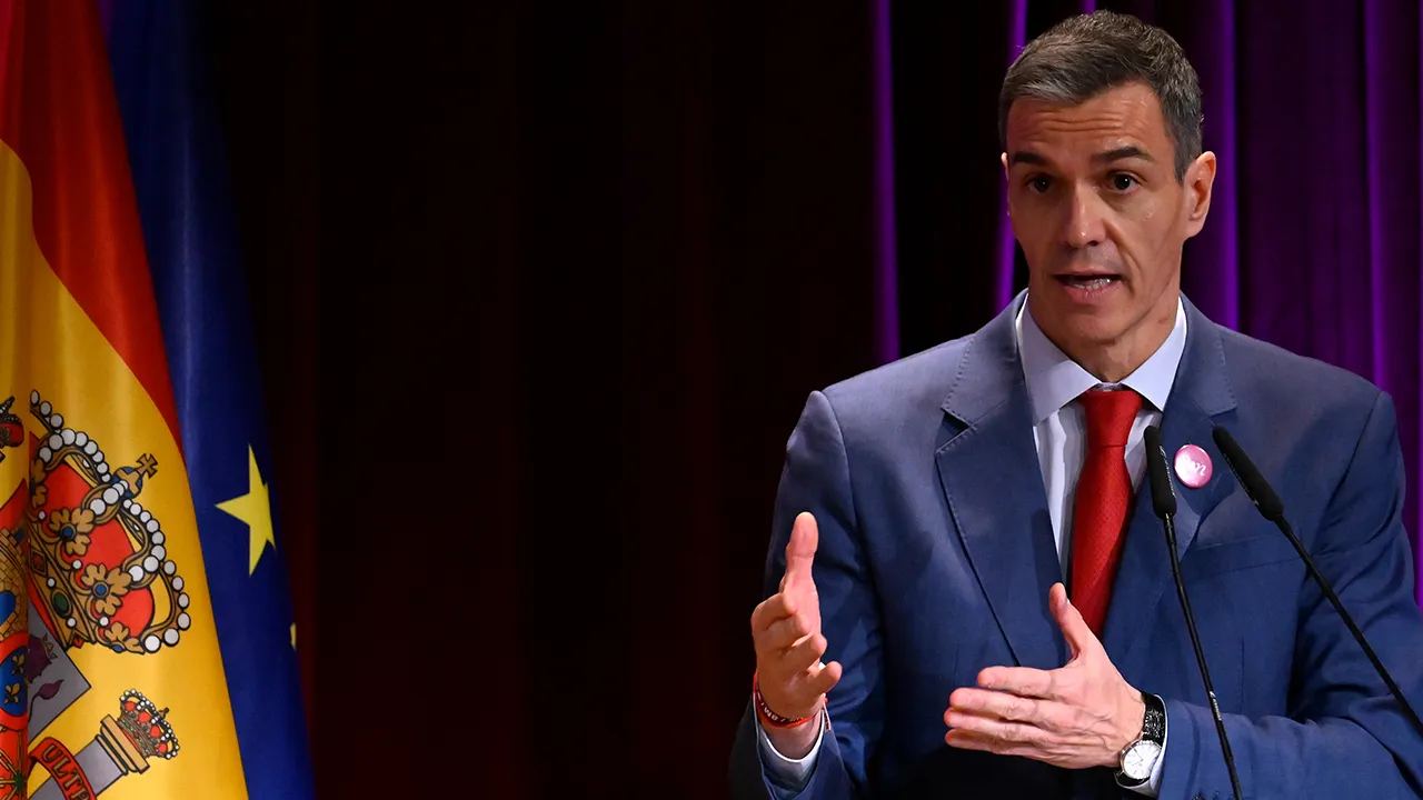 İspanya Başbakanı Sanchez'den Türkiye'ye selam: Mitingde Türk bayrağı dalgalandı