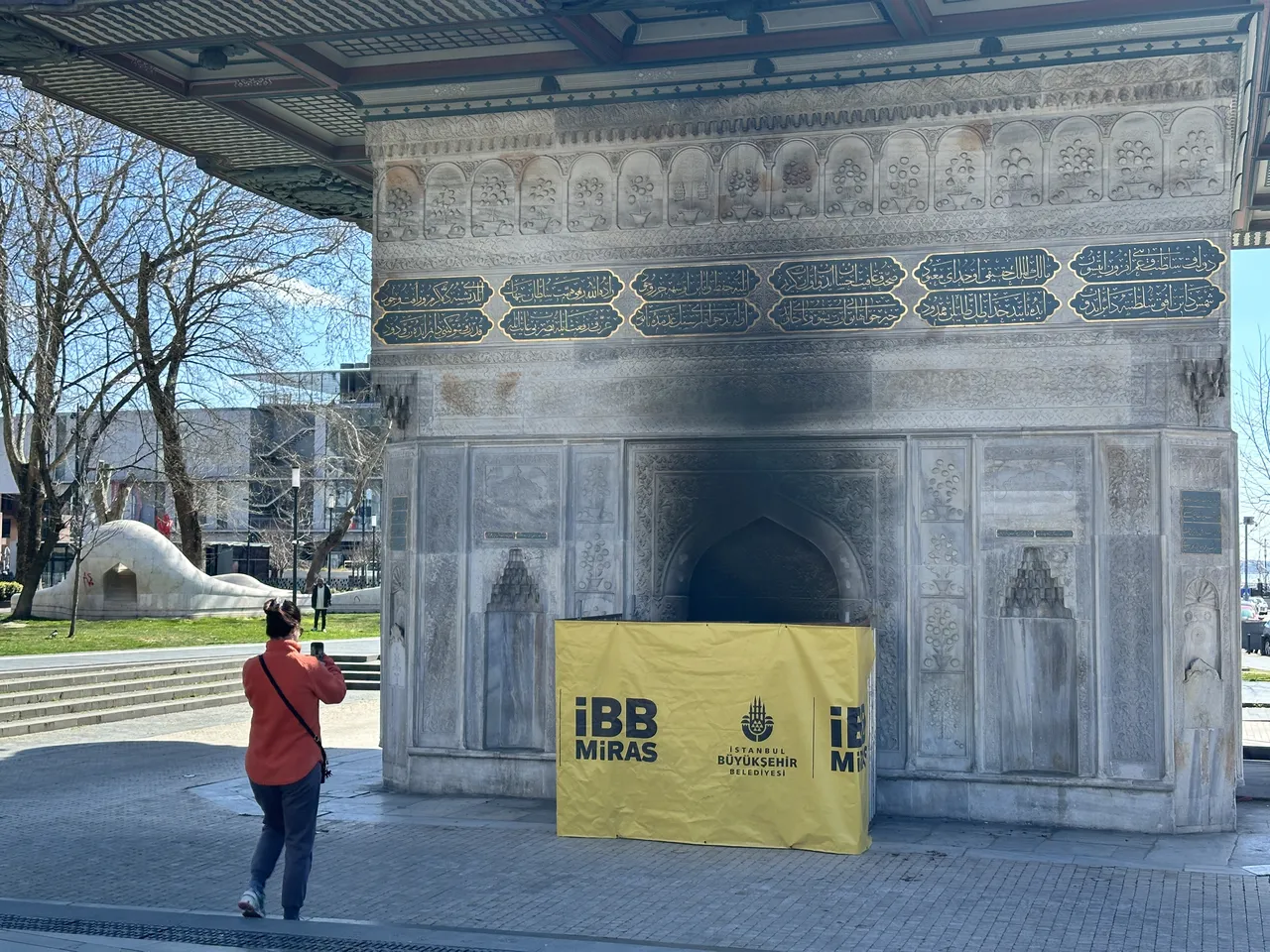 İstanbul’un göbeğindeki 300 yıllık Osmanlı mirası Tophane Çeşmesini yaktılar!