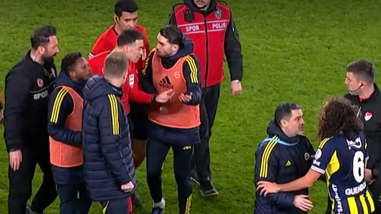 Kadıköy'de tansiyon yükseldi: Kırmızı kart için itiraz etti, cezalı duruma düştü