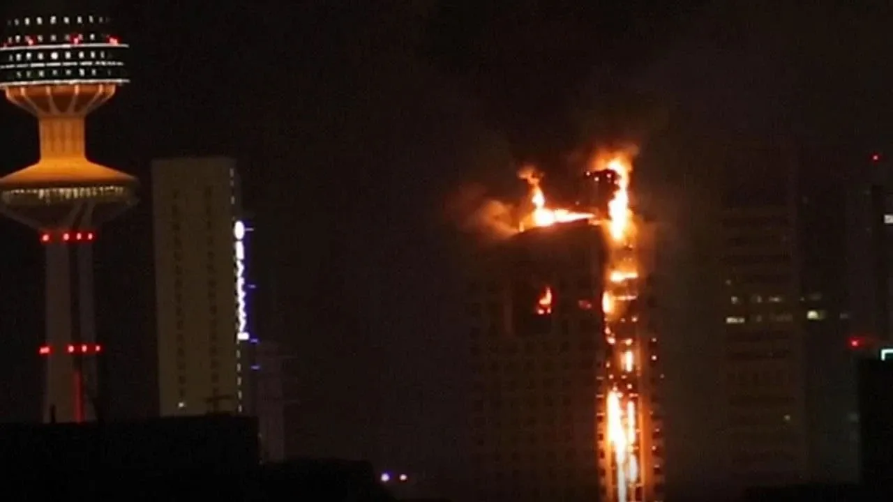 Kuveyt’te Sosyal Sigortalar Kurumu vuruldu! Dev bina alevlere teslim oldu