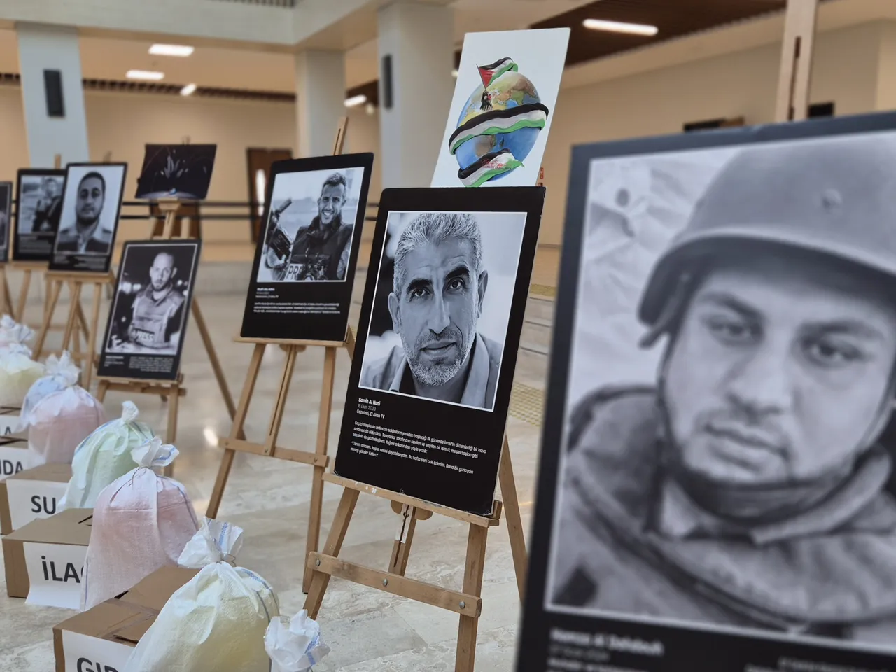 O gazetecileri unutturmadılar! Marmara Üniversitesi’nde dikkat çeken Gazze sergisi