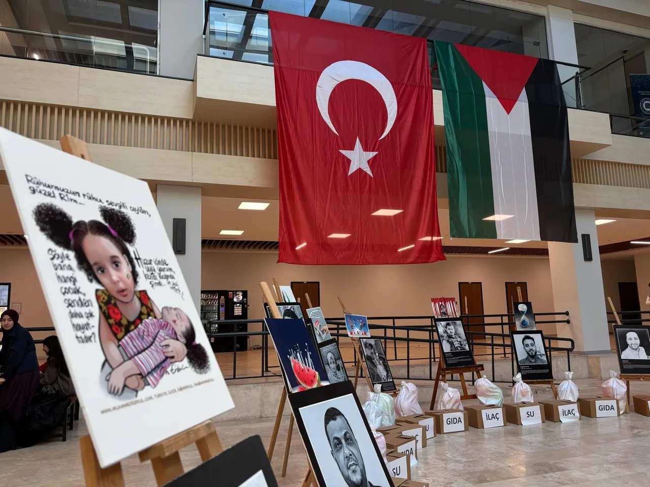 O gazetecileri unutturmadılar! Marmara Üniversitesi’nde dikkat çeken Gazze sergisi