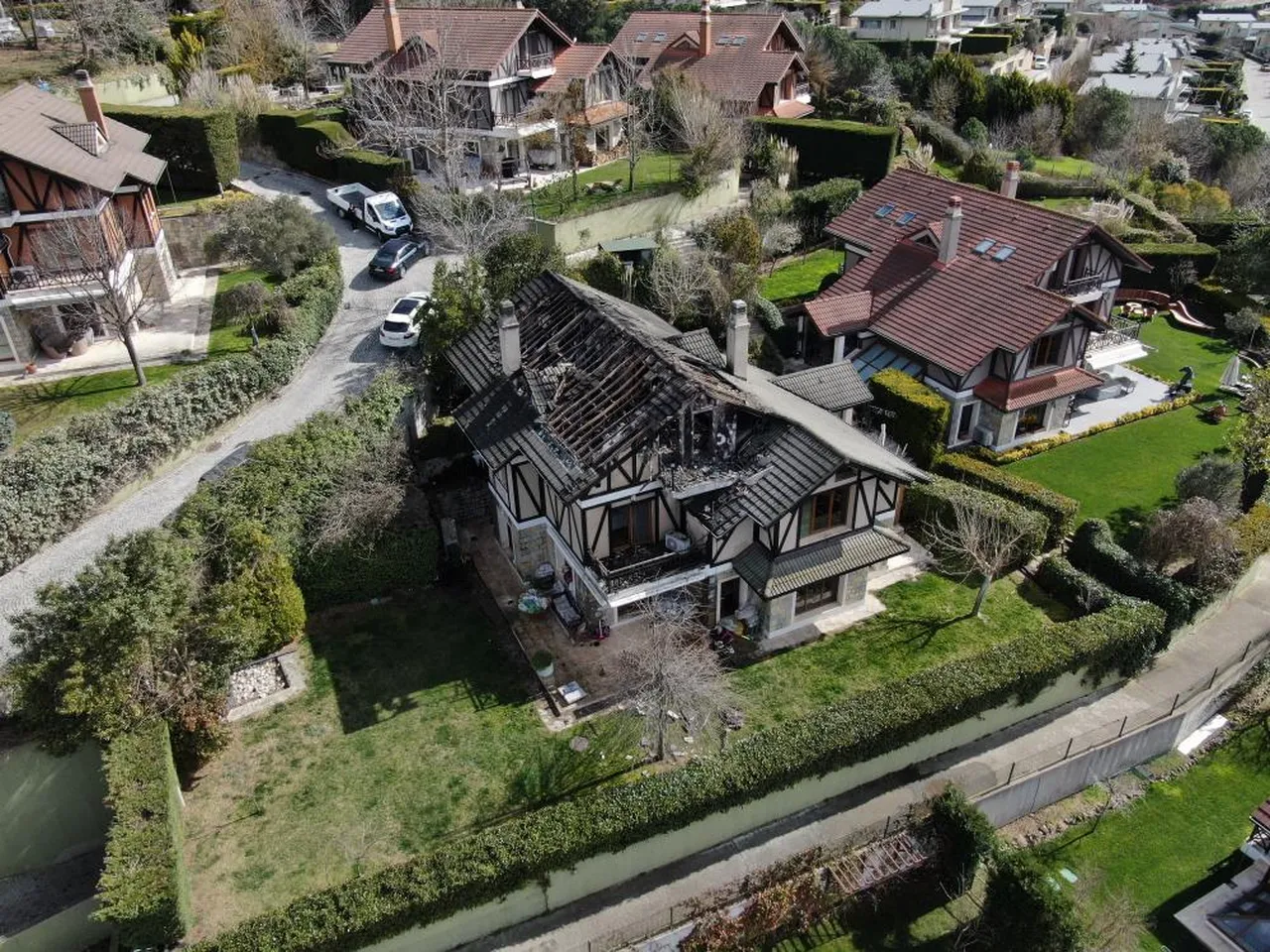 Oyuncu Aslıhan Karalar'ın evi yandı, ölümden döndü!