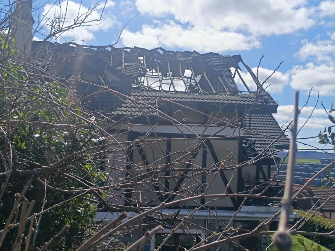 Oyuncu Aslıhan Karalar'ın evi yandı, ölümden döndü!