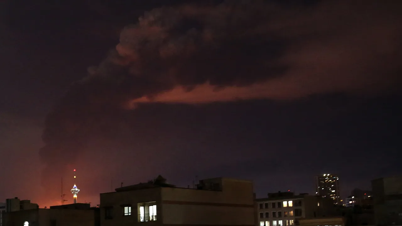 Tahran'da ateşler yükseliyor: İsrail yakıt tesislerini vurdu