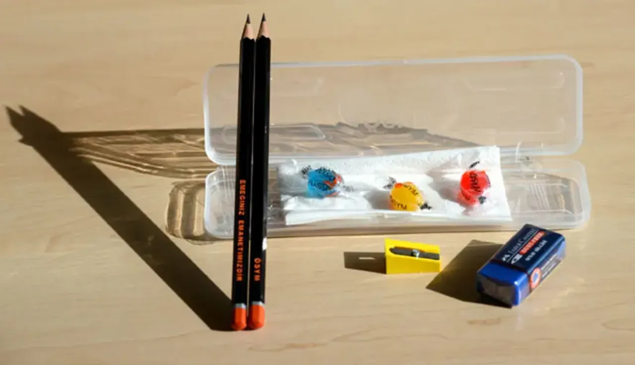 YÖKDİL'de kalem silgi veriliyor mu? 2026 YÖKDİL-1 sınavı bugün yapılacak!