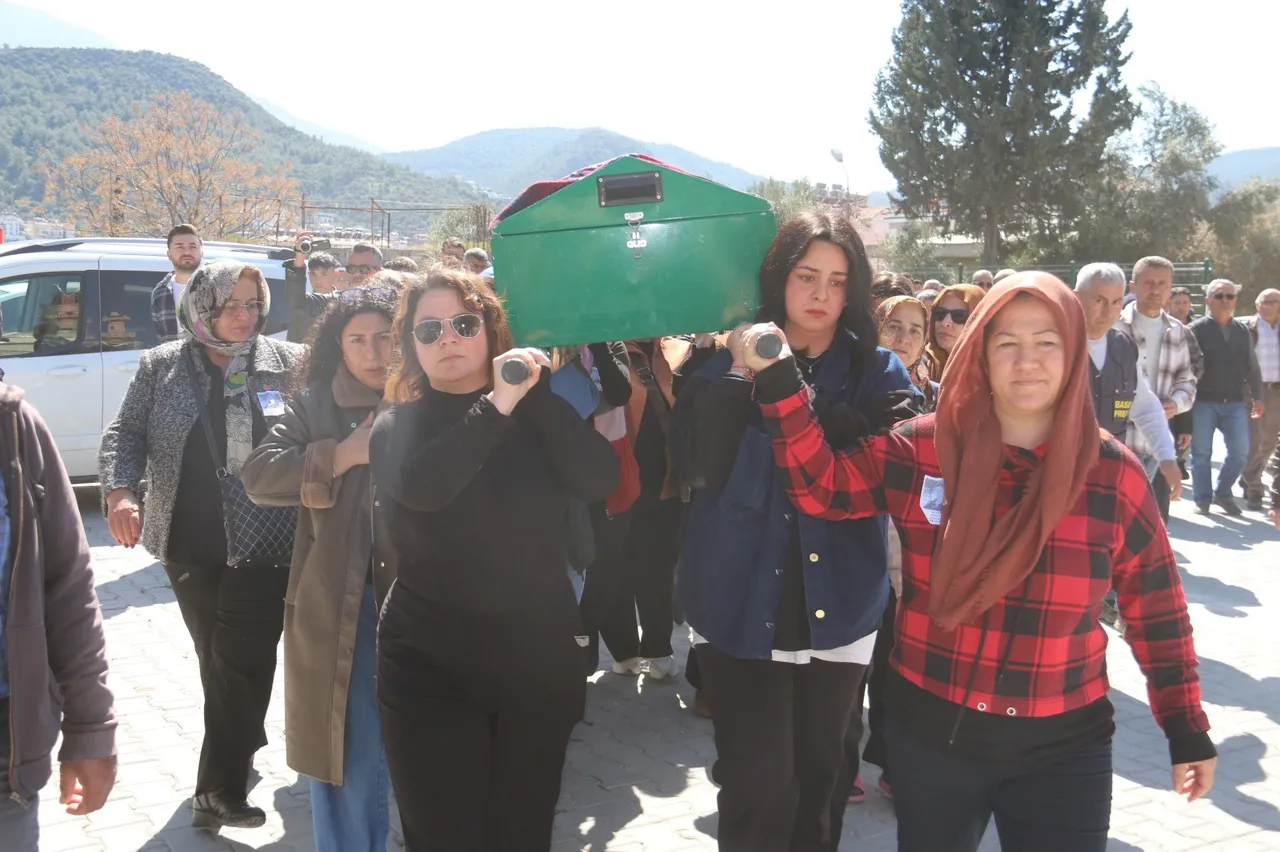 8 Mart’ta katledilmişti! Sermin’in cenazesinde dikkat çeken detay