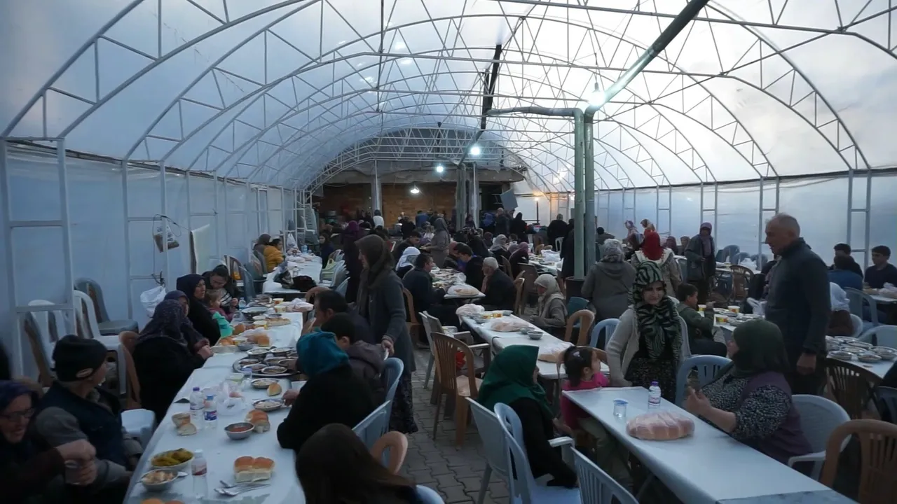 Bu köyde tek iftar sofrası kuruluyor… 11 yıldır aynı geleneği sürdürüyorlar