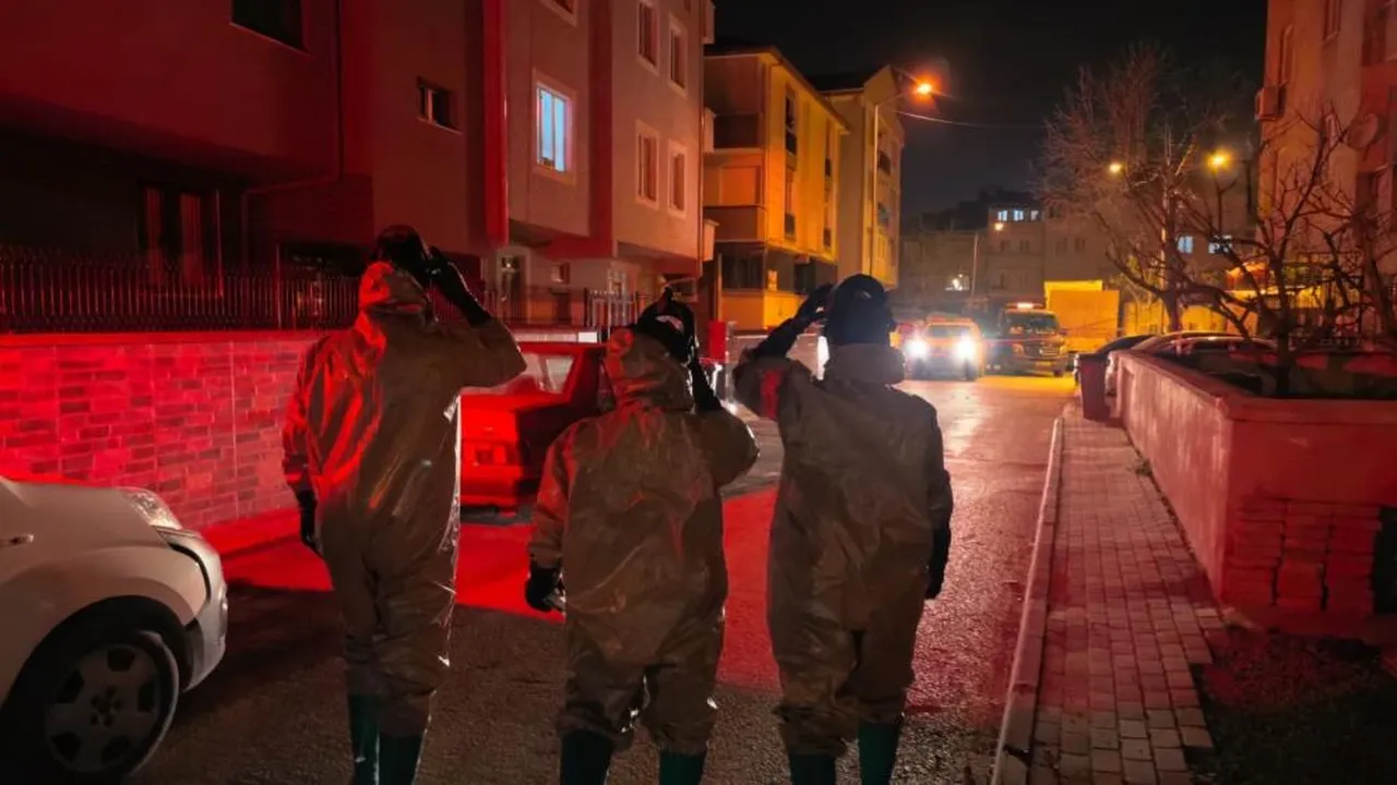 Bursa'da sıcak saatler! Gaz kaynağını çakmakla kontrol etti, patlama oldu