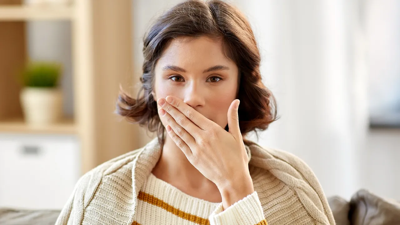 Geçmiyorsa dikkat! Ağız kokusunun sebebi bademcik taşları olabilir