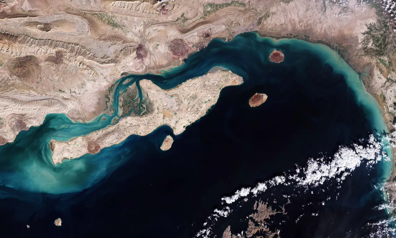 İran, sivil tesislerin vurulmasından komşu ülkeleri sorumlu tuttu! 