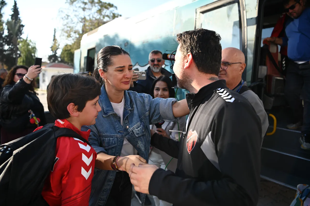 Katarda mahsur kalan Türk kafilesi yurda döndü