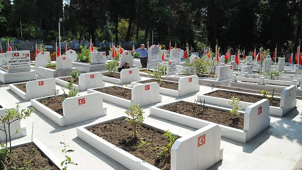 Ramazan Bayramı öncesi 81 ildeki şehitliklerde bakım çalışması başlatıldı