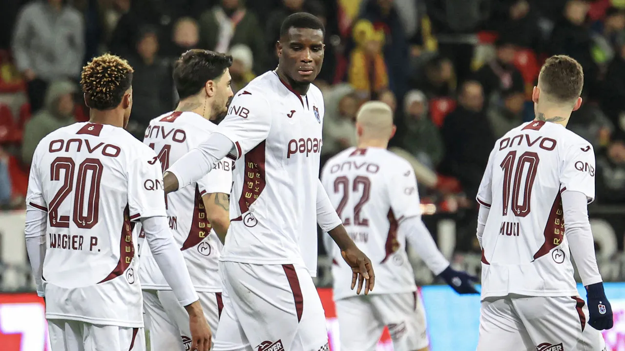 Trabzonspor, Kayseri'de 3 puana aldı: Maçta 4 gol, birer kırmızı ve penaltı