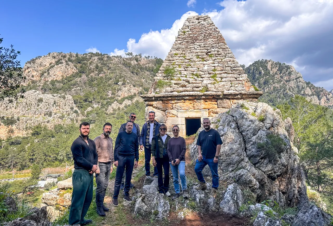 Türkiye'de ayakta kalan tek örnek! 2 bin yıllık piramit mezar için harekete geçildi