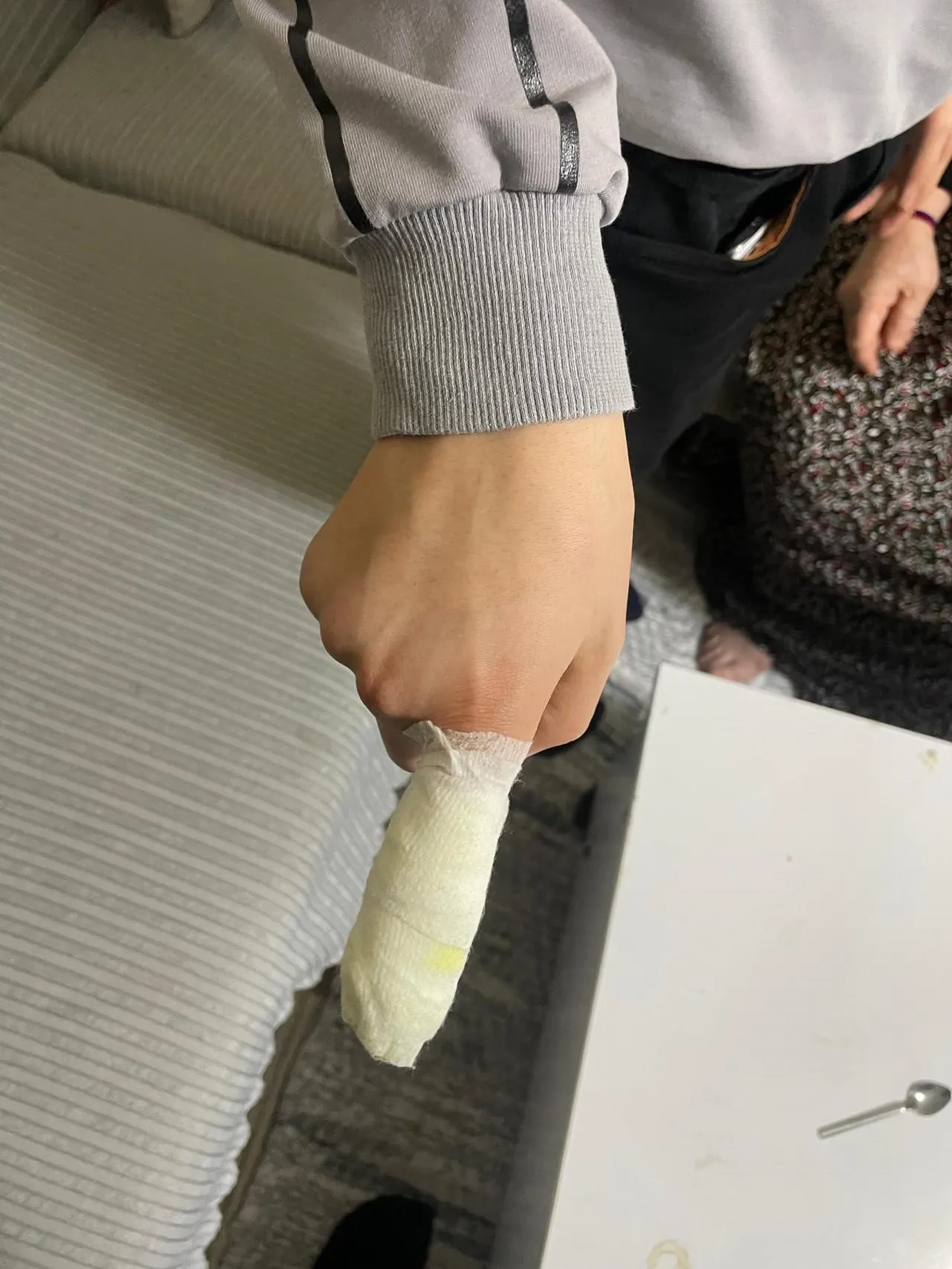 14 yaşındaki çocuğa tekme tokat saldırı! Kuryeler yapmadığını bırakmadı