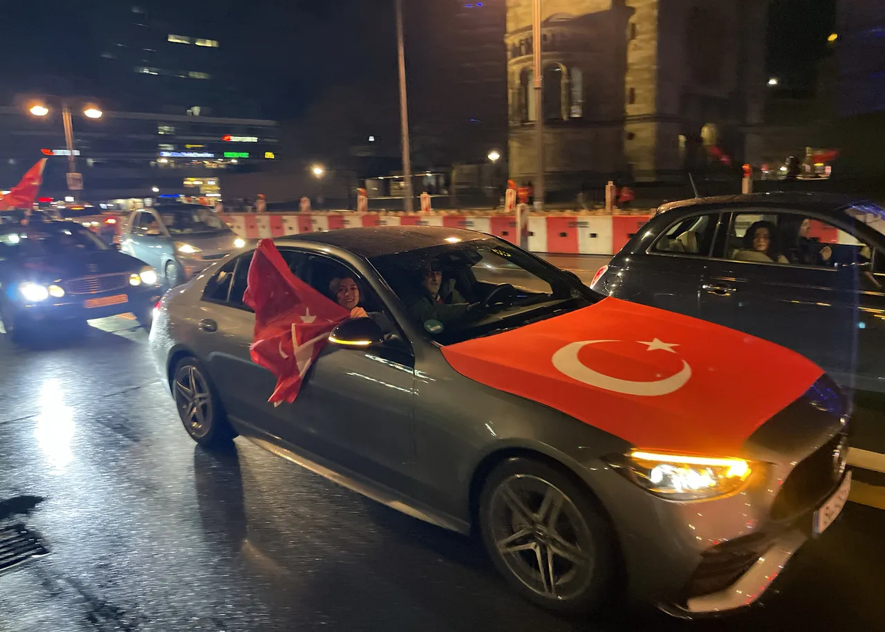 24 yılın ardından tarihi zafer! Türkiye sokaklara döküldü