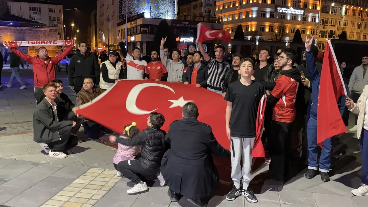24 yılın ardından tarihi zafer! Türkiye sokaklara döküldü