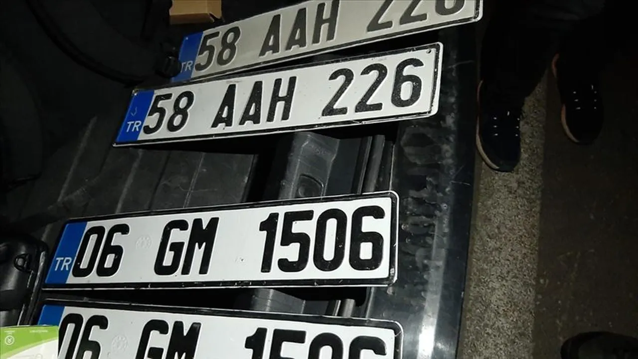 Araçlarda multimedya yasağı tartışmalarına son! Bakan Çiftçi düzenleme için tarih verdi