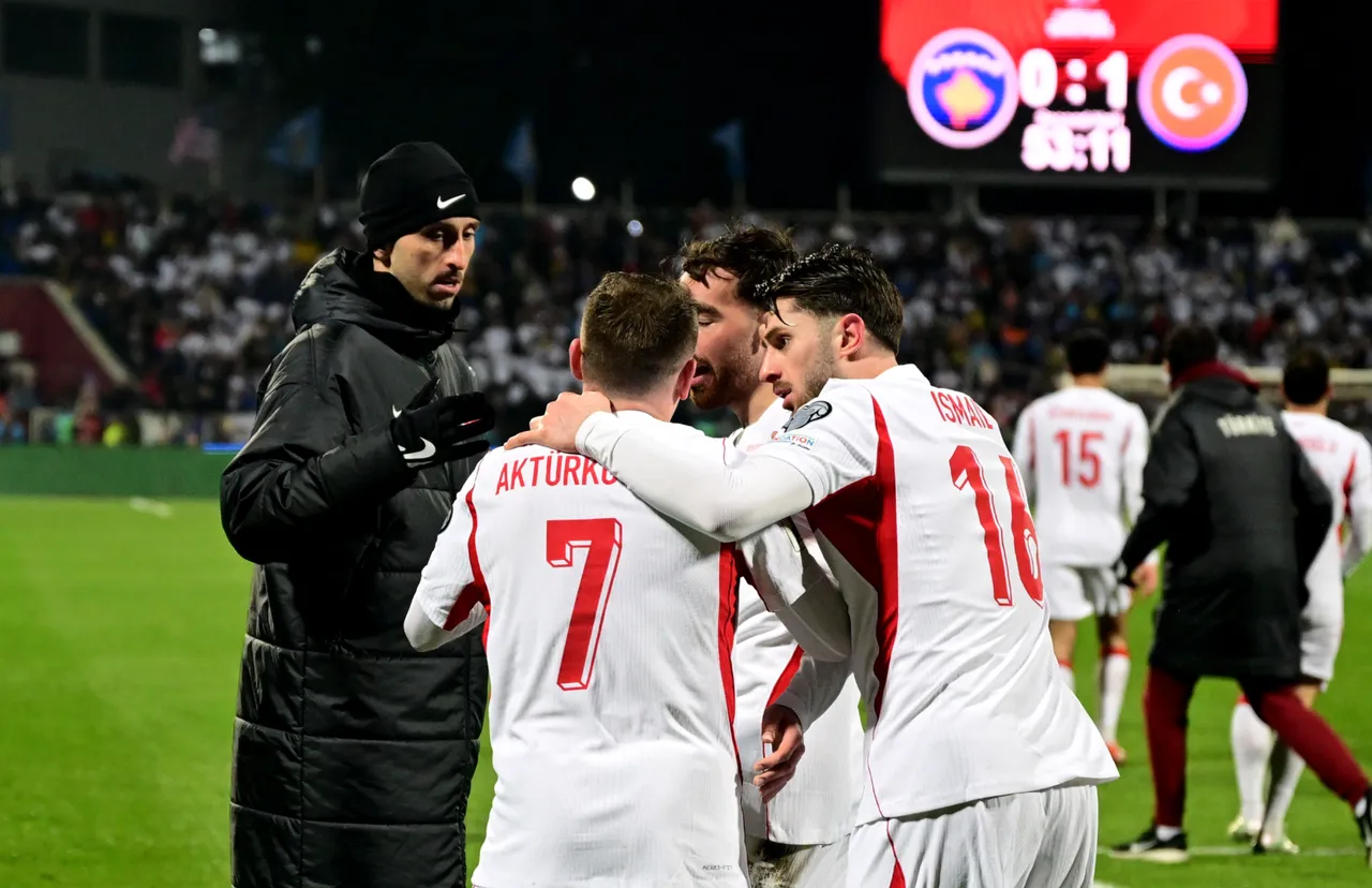 2026 FIFA Dünya Kupası Avrupa Elemeleri play-off turu finalinde Kosova ile Türkiye, Fadil Vokrri Stadı'nda karşılaştı. A Milli Futbol Takımı oyuncusu Kerem Aktürkoğlu (7) attığı golün ardından sevincini takım arkadaşları ile paylaştı. ( Serhat Çağdaş - Anadolu Ajansı )