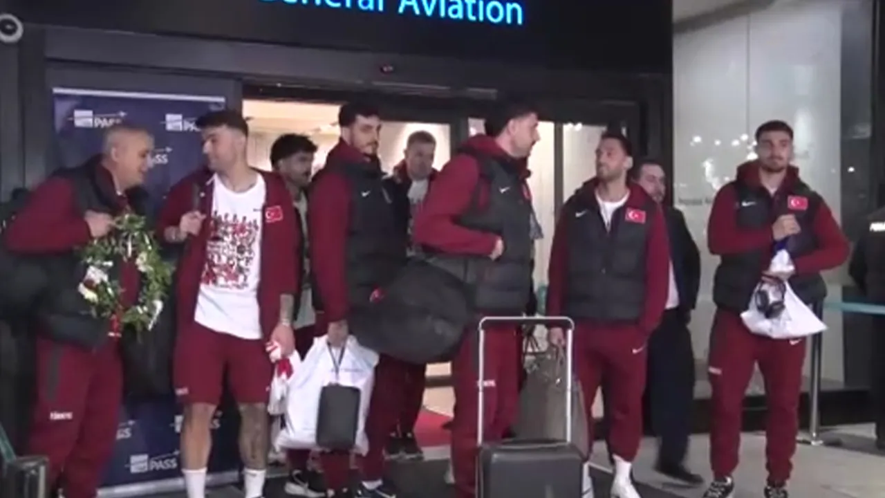 Dünya Kupası biletini kapan A Milli Takım yurda döndü