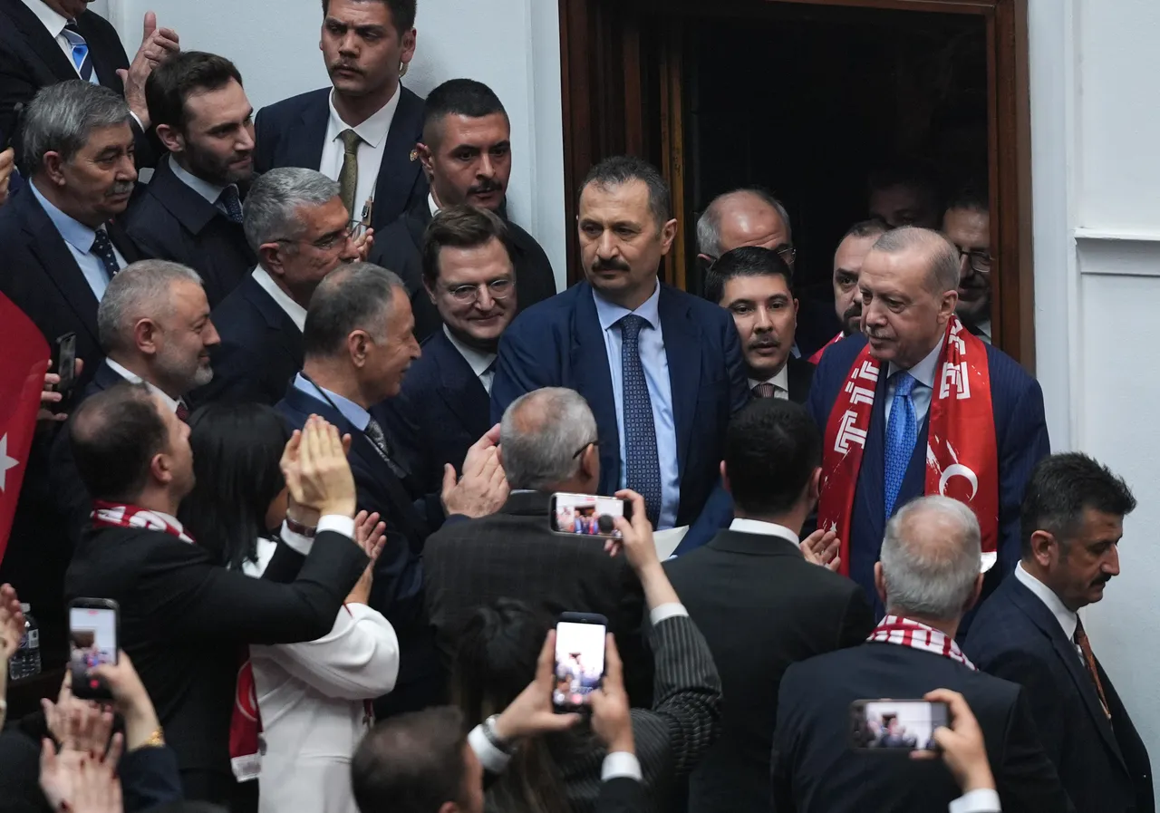 Erdoğan, isim vermeden Özel'e yüklendi: Yüzü dahi kızarmıyor