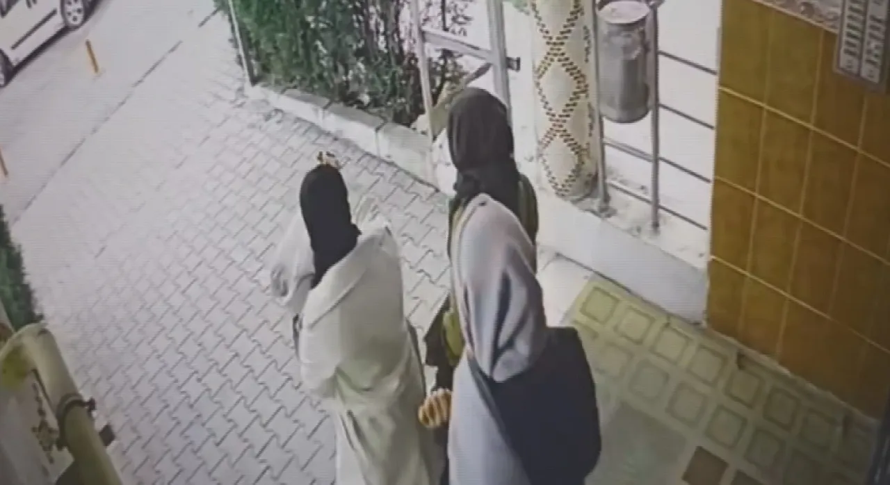 Ev fareleri kamerada! Ziynet eşyası çalan 4 kişi operasyonla yakalandı