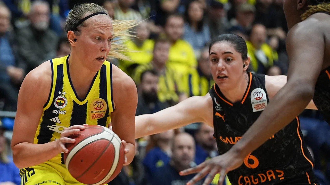 Galatasaray'ı deviren Fenerbahçe, şampiyonluğa bir adım uzaklıkta