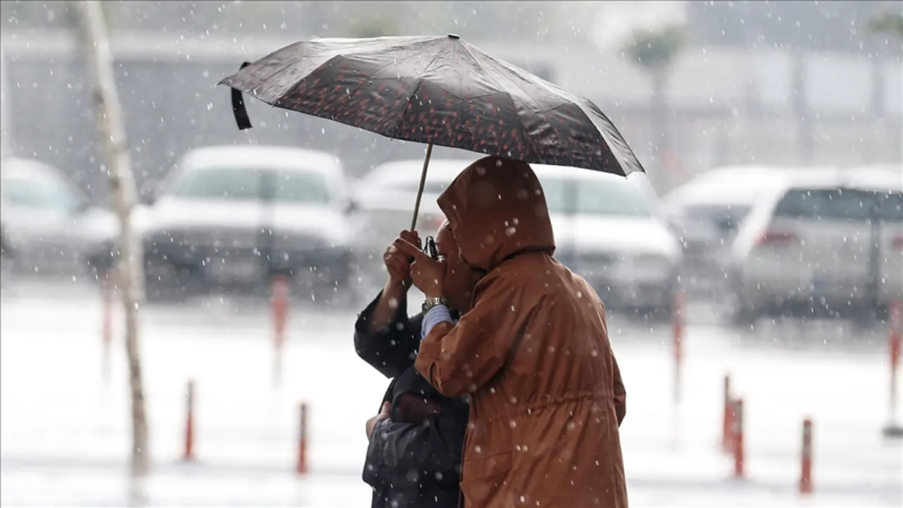 Meteoroloji 34 il için sarı kodlu uyarı verdi: Kuvvetli yağış ve fırtına geliyor!