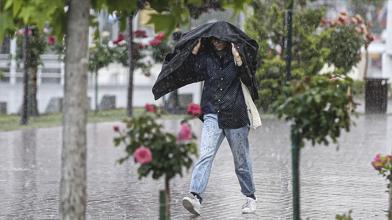 Meteoroloji'den 16 il için uyarı! Gök gürültülü sağanak sürecek