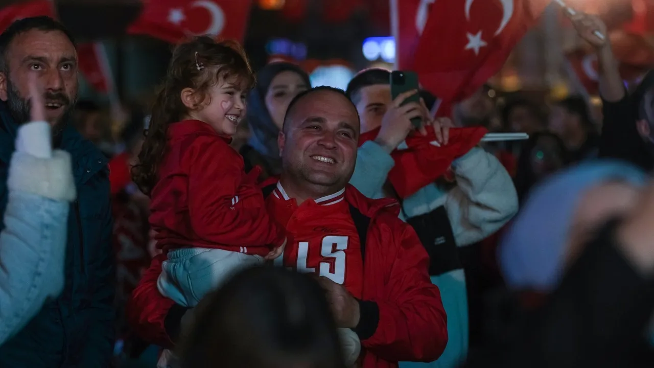 O kupayı al gel de buralar bayram olsun