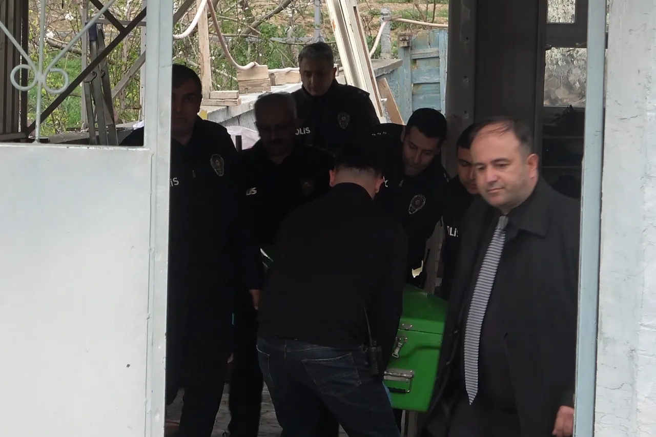 Önce bıçak, sonra balta... Kırıkkale'de iki kardeş bir olup babalarını öldürdü!