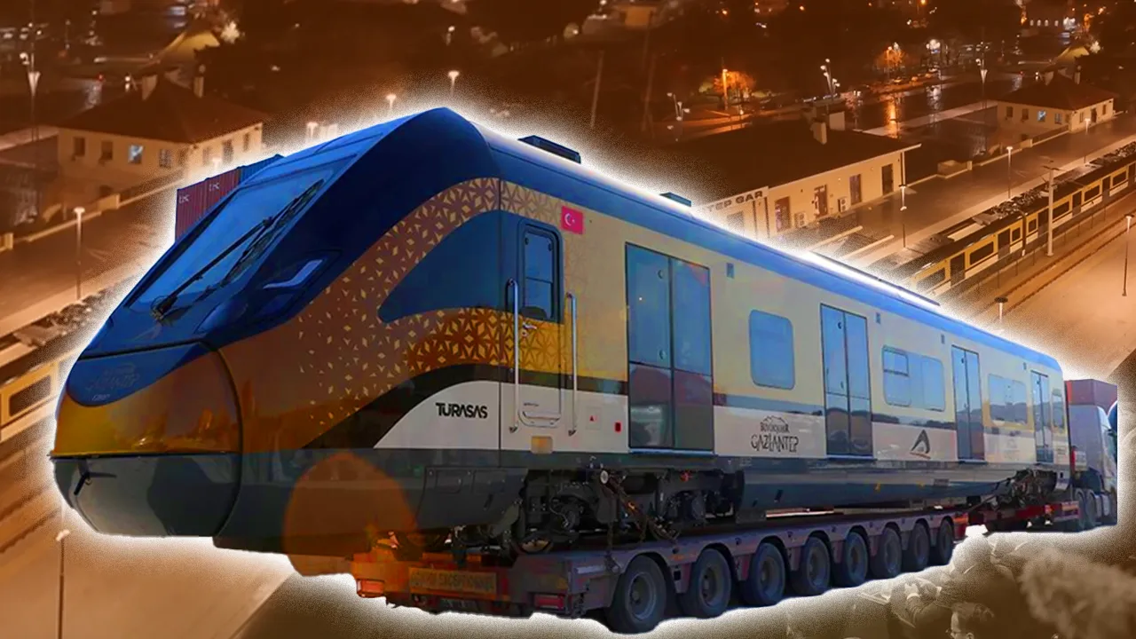 Türkiye'de ilk! Bin kişiyi taşıyacak, Milli Banliyö Tren'in sekizinci seti de Gaziantep'te raylara indi