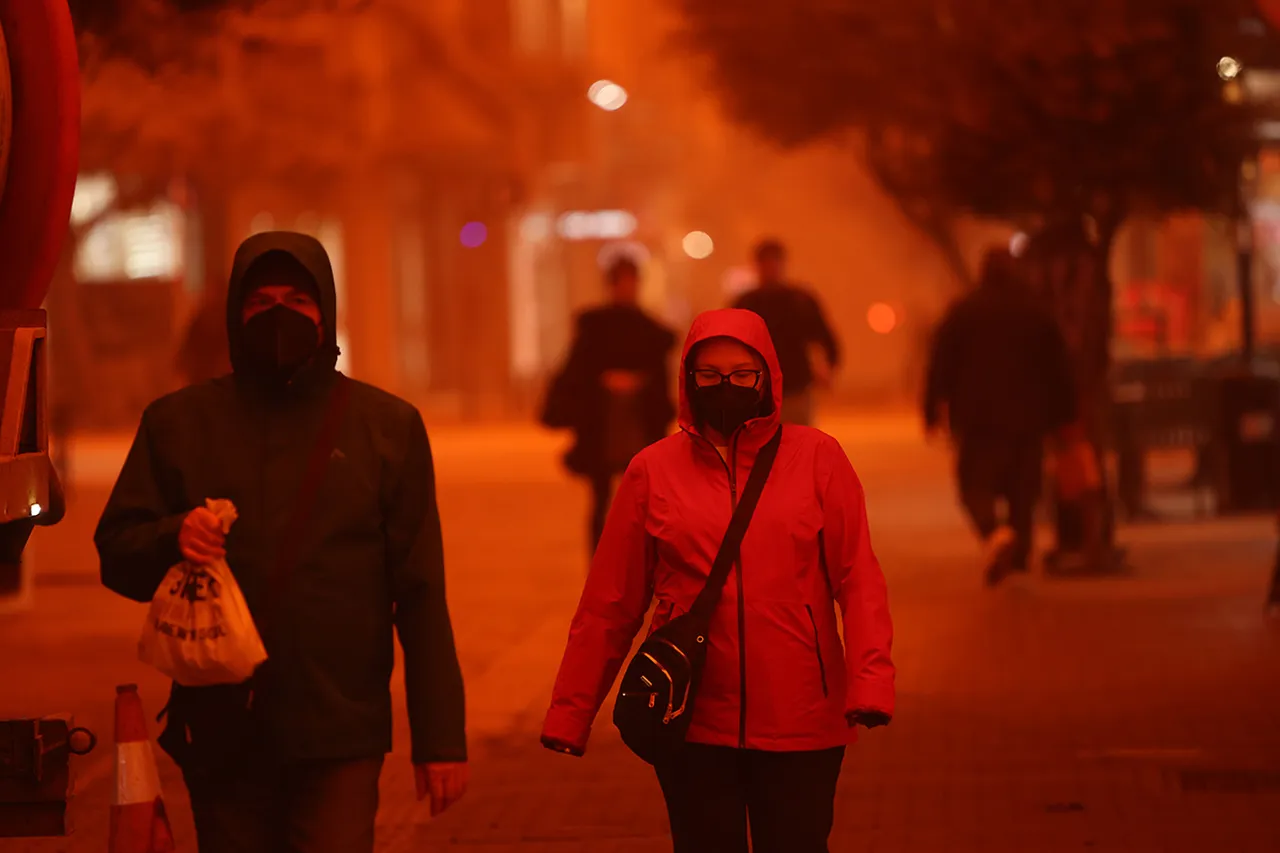 Yunanistan kan kırmızısına büründü! İnsanlar korku ve panikle eve kapandı