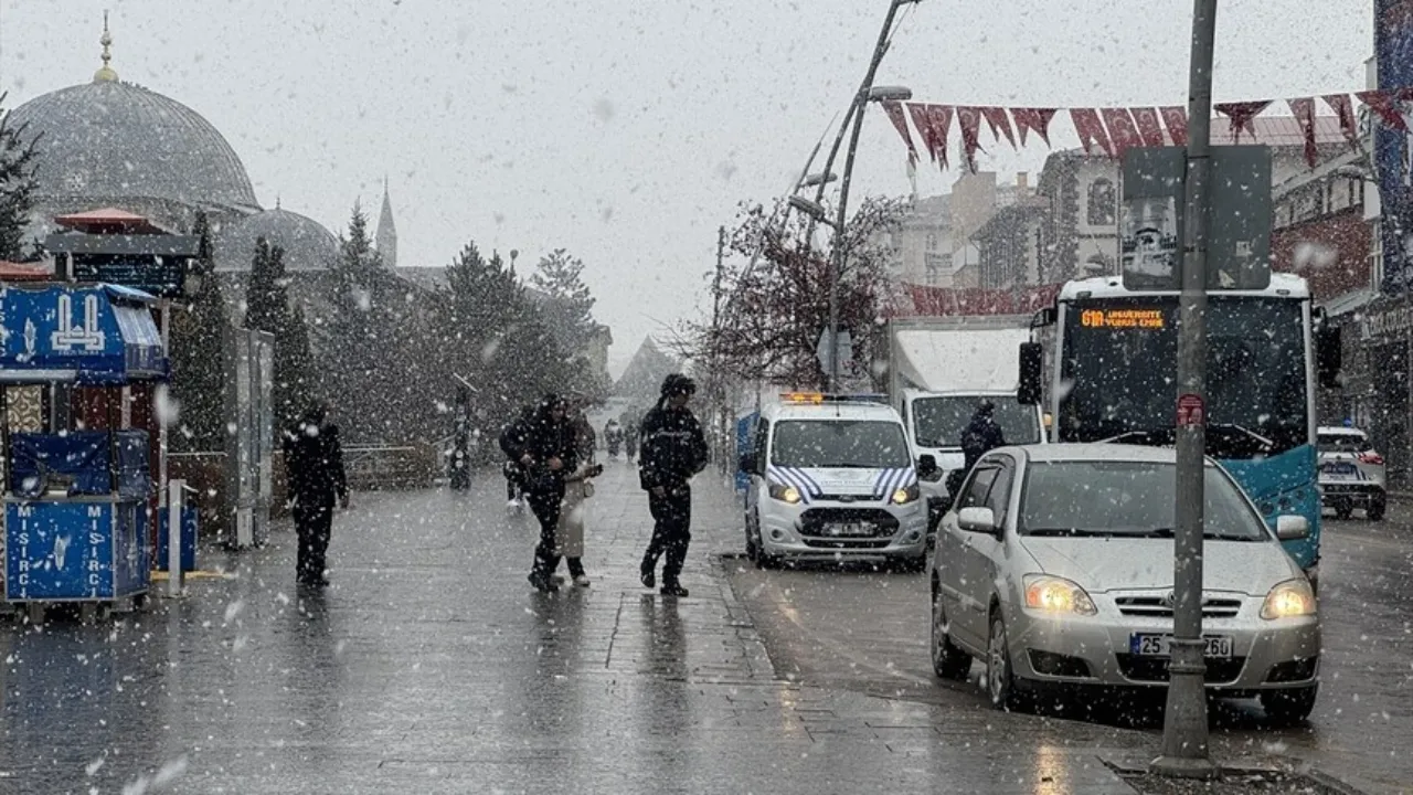 Ankara'da okullar tatil mi? 10 Nisan Ankara'da kar yağışı sonrası Valilik açıklaması gündeme geldi!