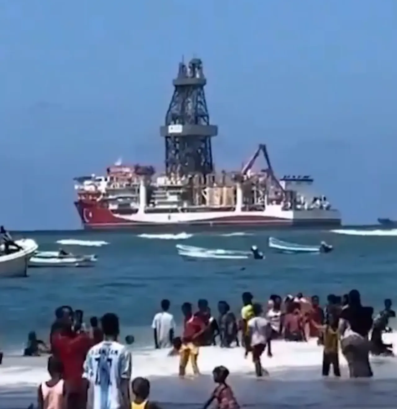 Çağrı Bey 53 gün sonra Somalide! Türk bayrağını gören sevince boğuldu