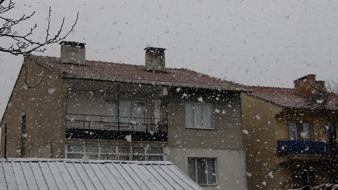 Doğudan batıya her yerde kar var! Nisanda kış sürprizi: Bakanlıktan kritik uyarı geldi