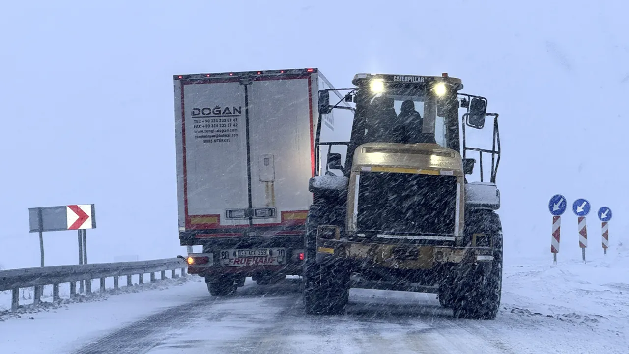 Doğudan batıya her yerde kar var! Nisanda kış sürprizi: Bakanlıktan kritik uyarı geldi
