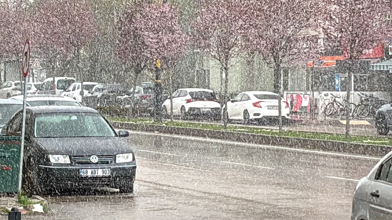 Doğudan batıya her yerde kar var! Nisanda kış sürprizi: Bakanlıktan kritik uyarı geldi