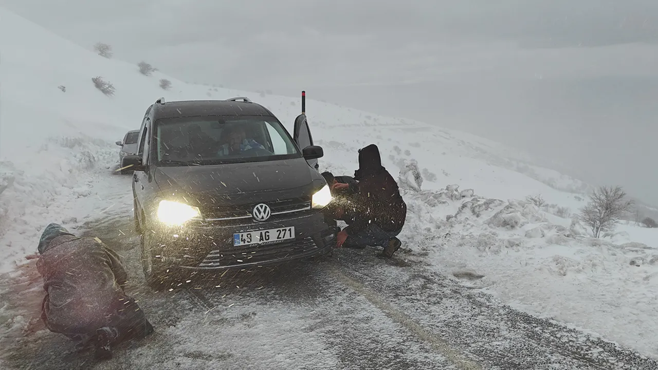 Doğudan batıya her yerde kar var! Nisanda kış sürprizi: Bakanlıktan kritik uyarı geldi
