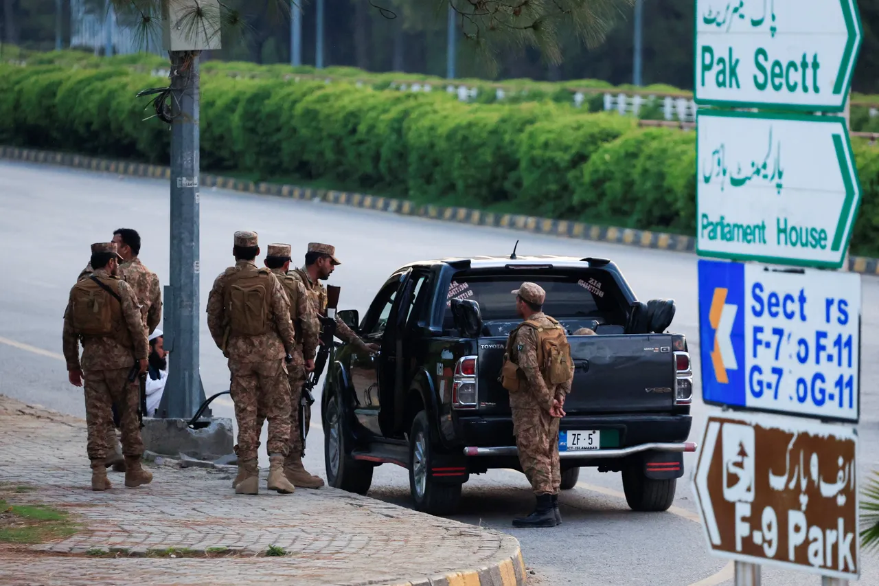 Dünyanın gözü İslamabada çevrildi! Bölgeye asker yığıldı, iki gün tatil ilan edildi: İşte son gelişmeler