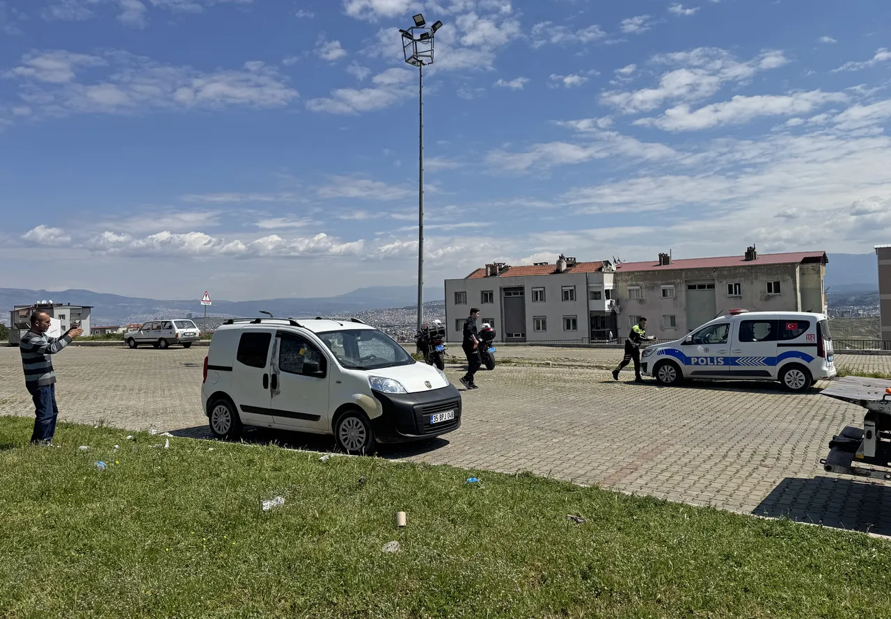 İzmirde korkunç olay! Araç içinde kadını öldürüp intihara kalkıştı