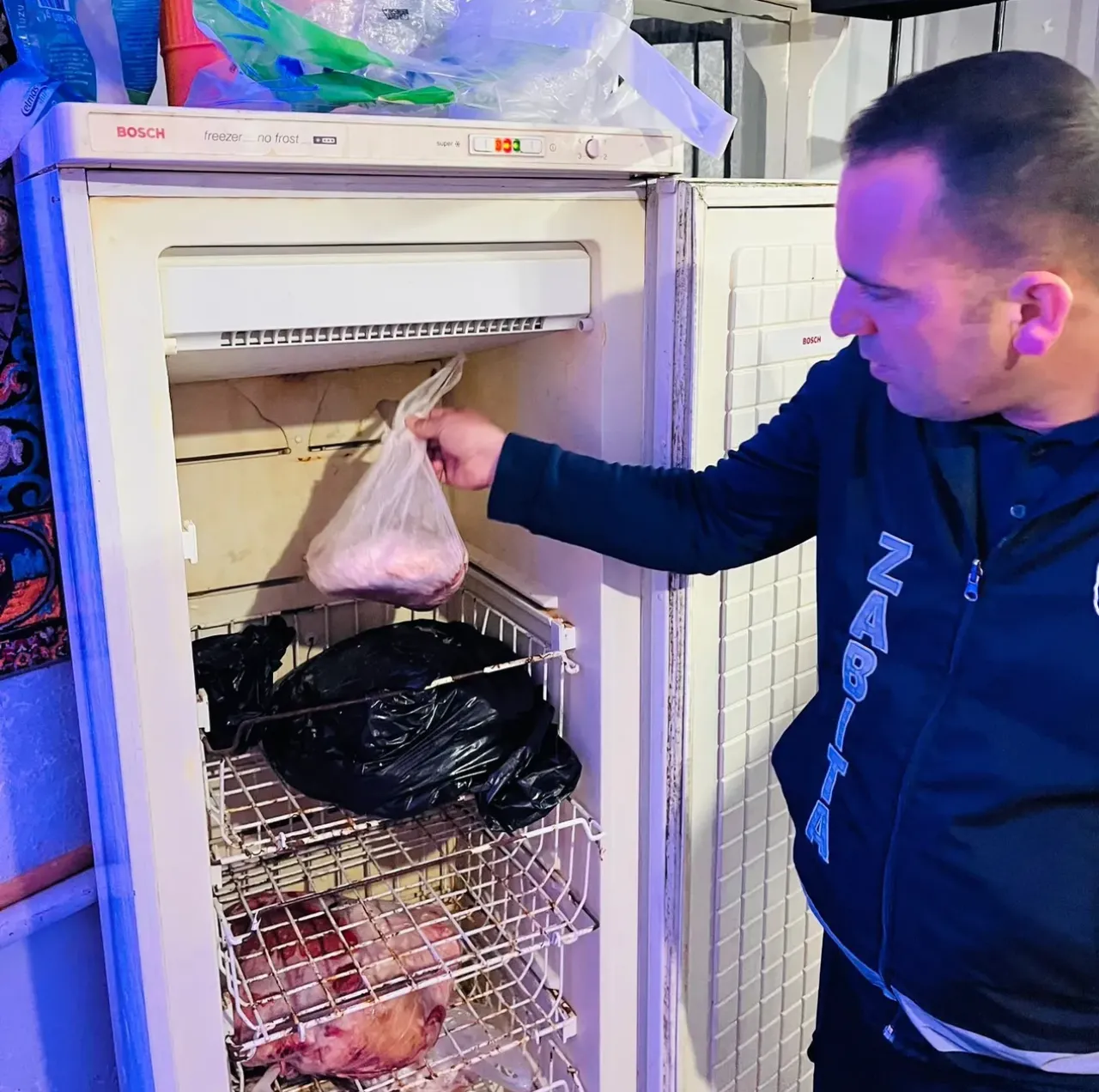 Kasapta mide bulandıran görüntü! Hepsini vatandaşa yedireceklerdi