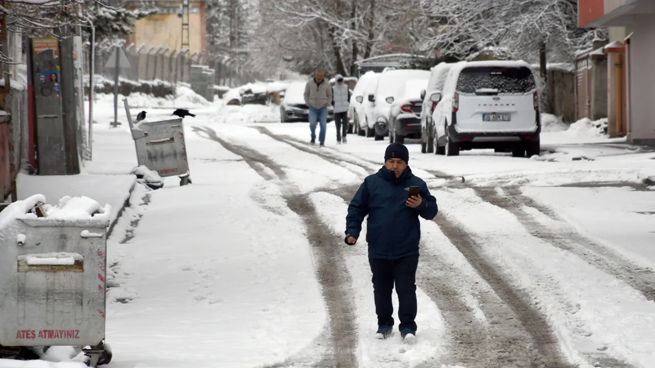 Kışın bile böylesi görülmedi! Meteoroloji peş peşe uyarı yayınladı: Kar kalınlığı 20 santimi aşacak
